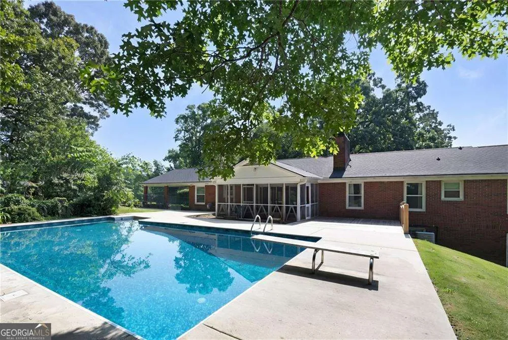 206 Sherwood DR Calhoun, GA 30701