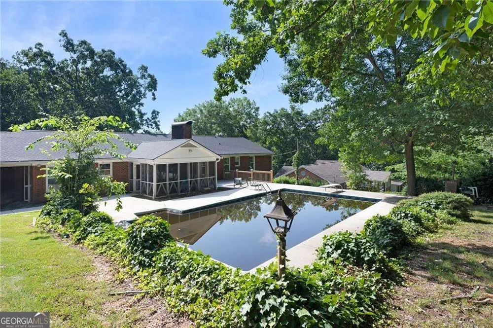206 Sherwood DR Calhoun, GA 30701