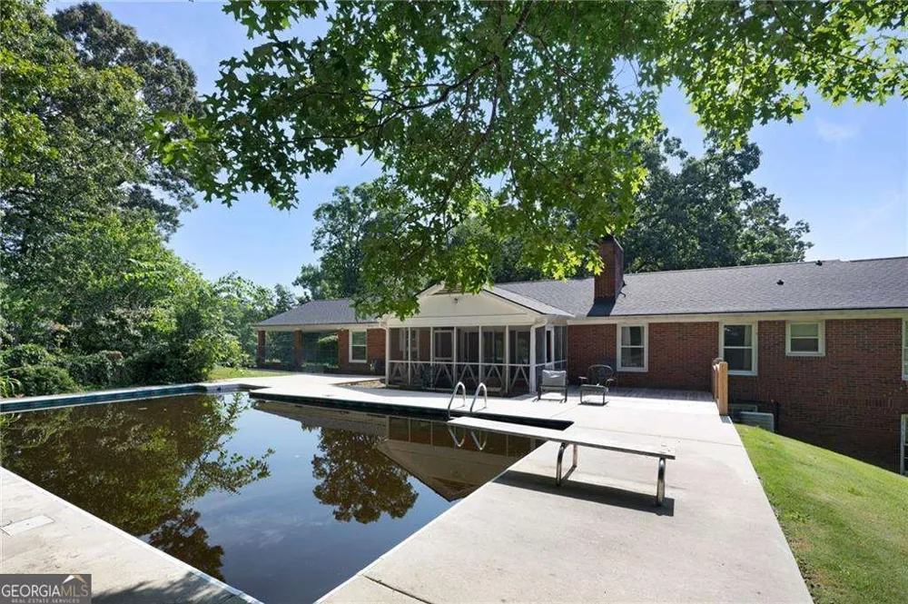 206 Sherwood DR Calhoun, GA 30701