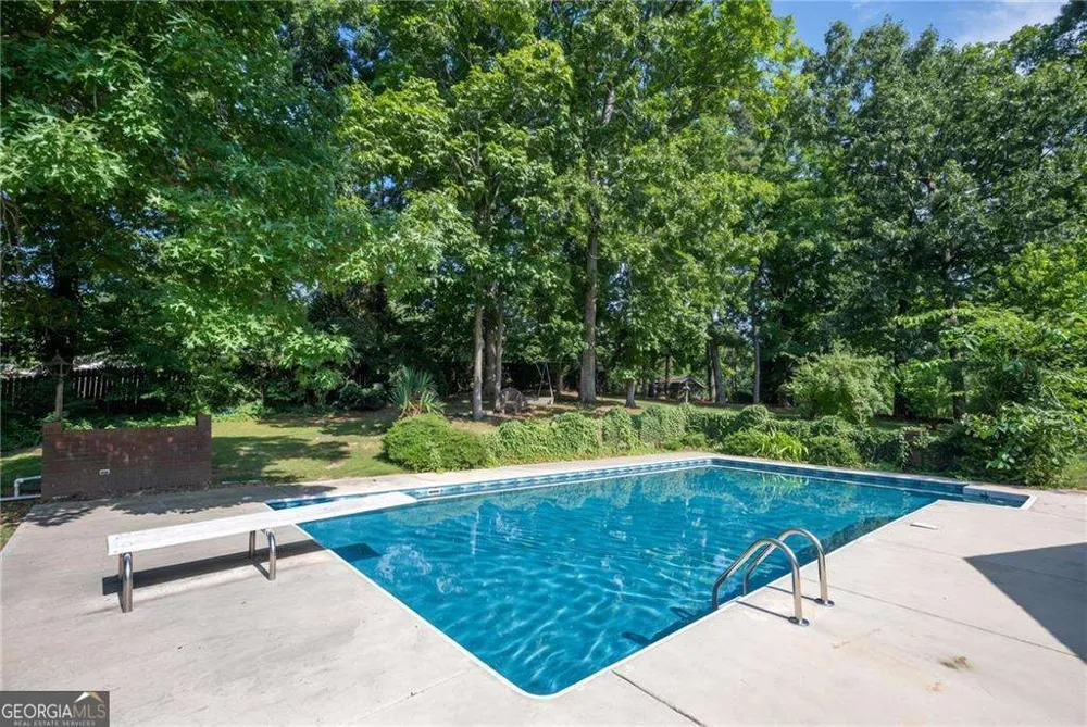 206 Sherwood DR Calhoun, GA 30701