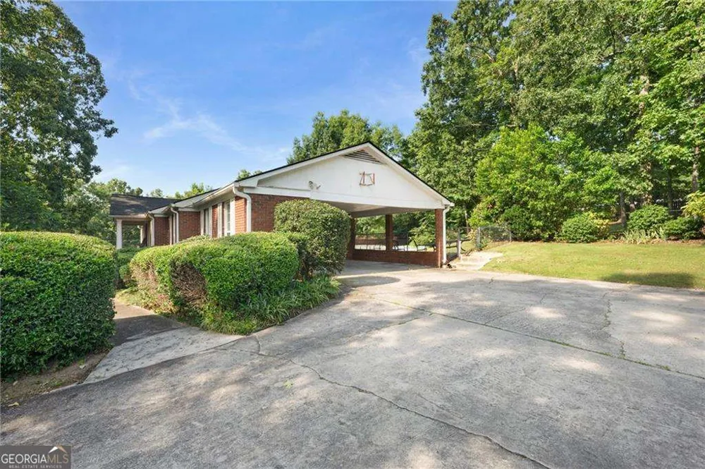 206 Sherwood DR Calhoun, GA 30701