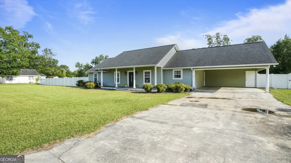415 Walter ST Odum, GA 31555