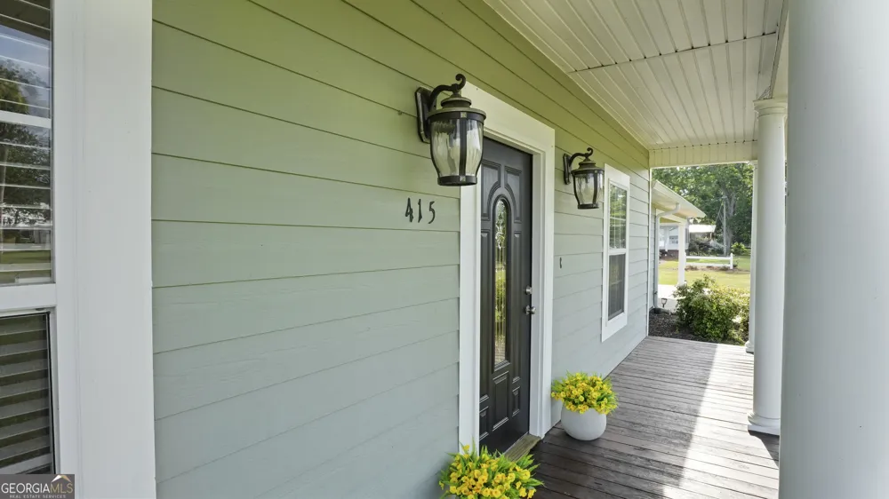 415 Walter ST Odum, GA 31555