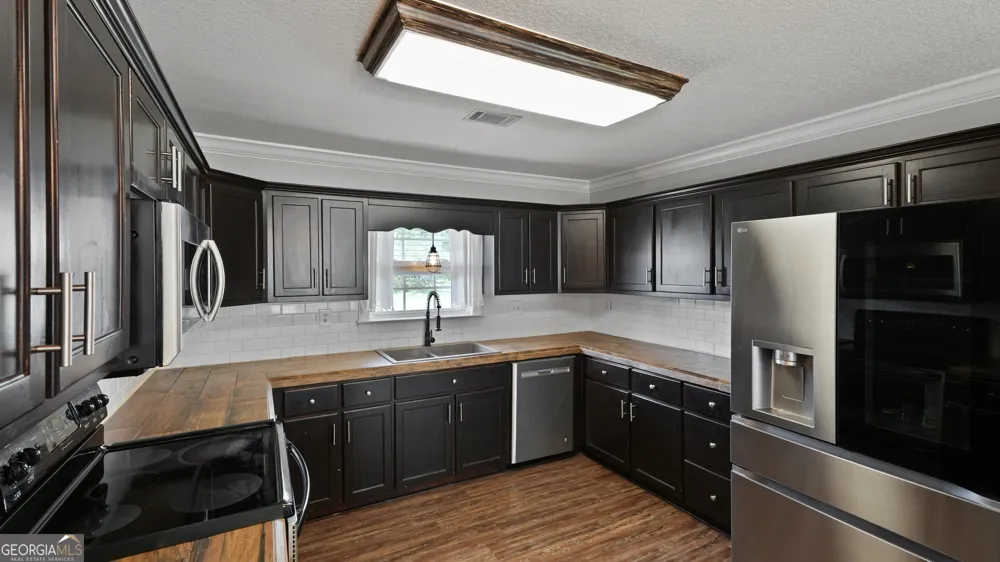 415 Walter ST Odum, GA 31555