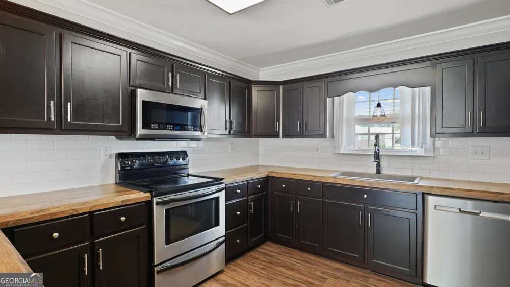415 Walter ST Odum, GA 31555