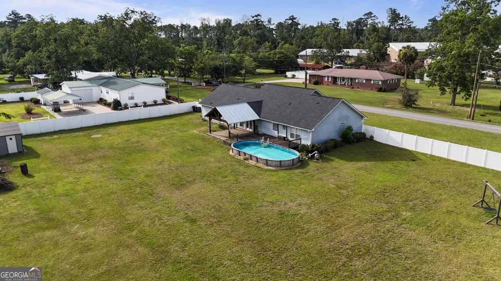 415 Walter ST Odum, GA 31555