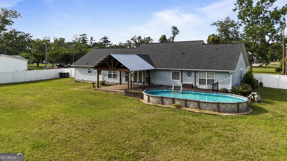 415 Walter ST Odum, GA 31555