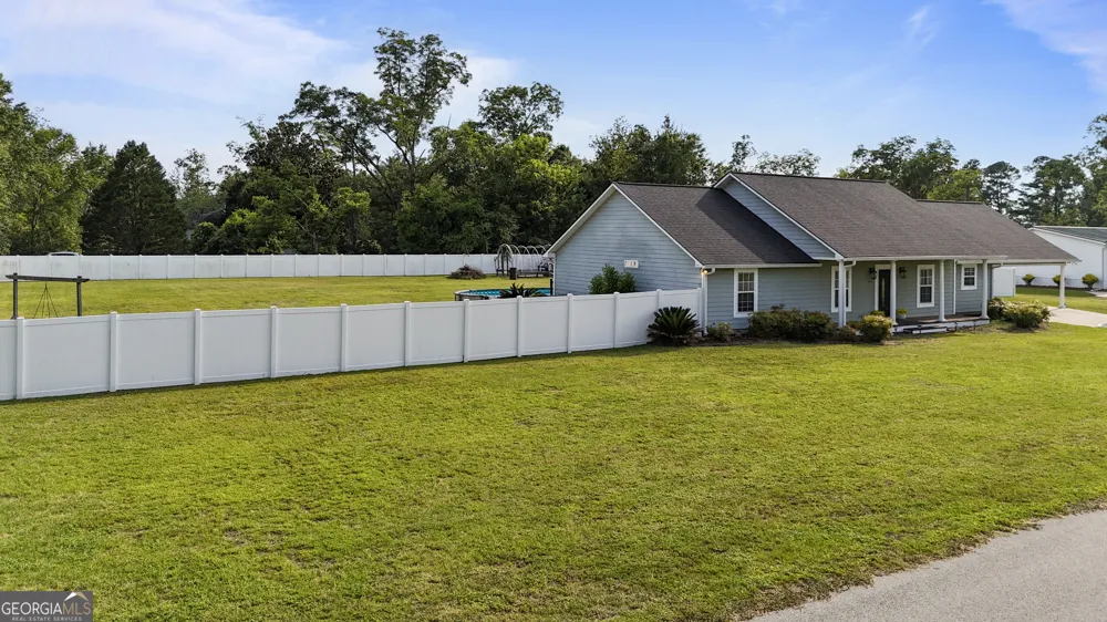 415 Walter ST Odum, GA 31555