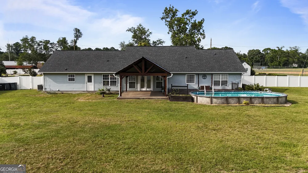 415 Walter ST Odum, GA 31555