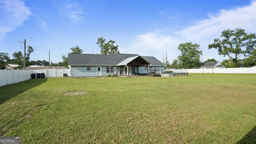 415 Walter ST Odum, GA 31555