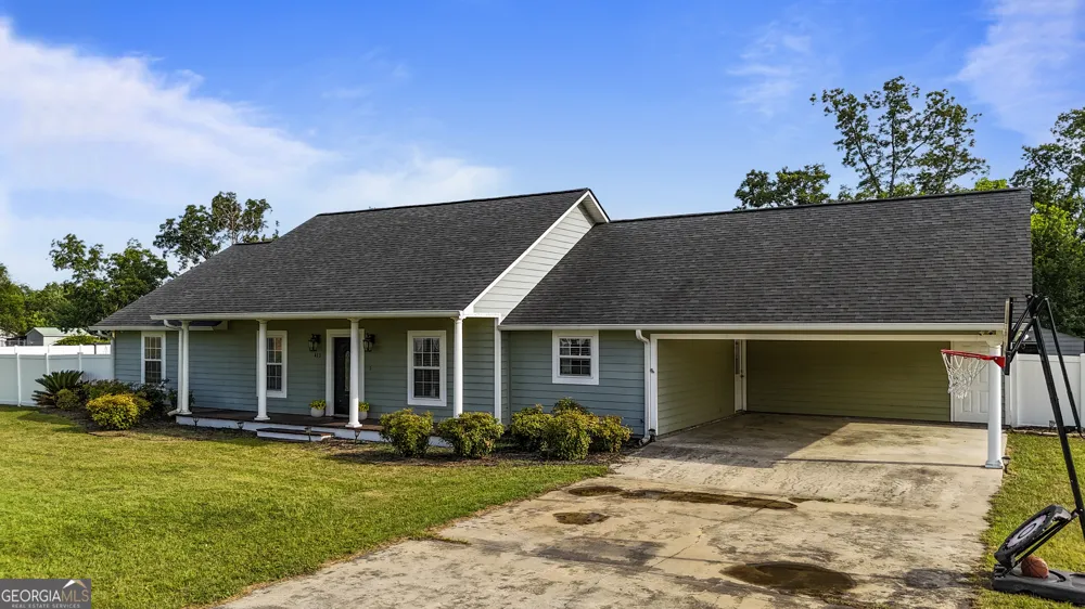 415 Walter ST Odum, GA 31555
