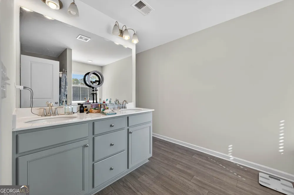 252 Regent PARK Hoschton, GA 30548