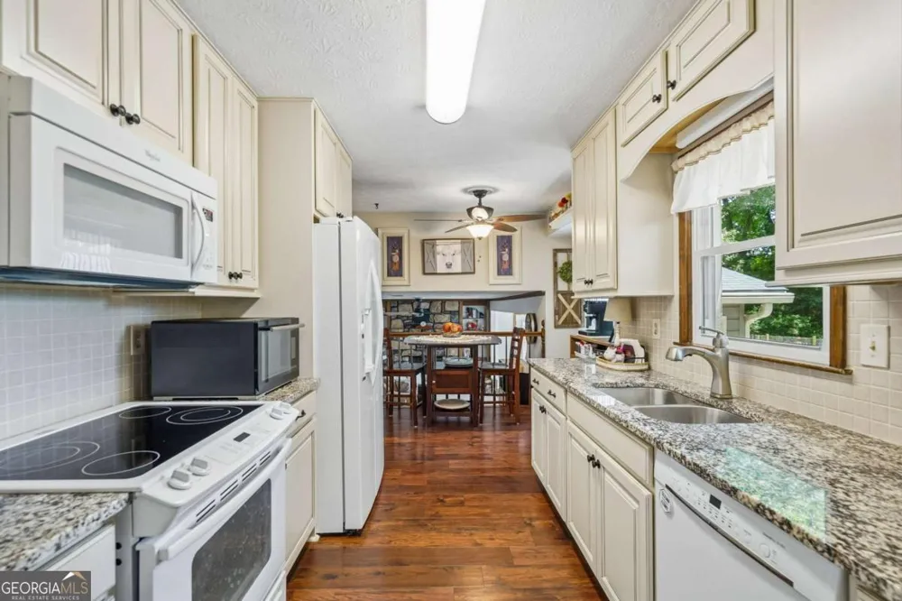 4852 Arrowhead Trail West SW Lilburn, GA 30047