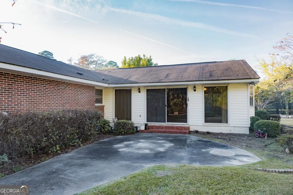 341 Azalea AVE Millen, GA 30442