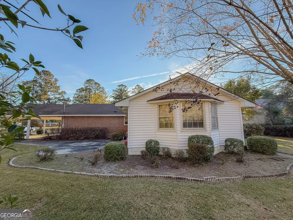 341 Azalea AVE Millen, GA 30442