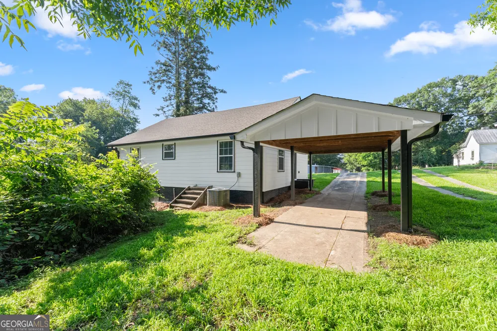 239 E Currahee ST Toccoa, GA 30577