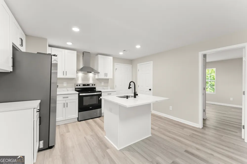 239 E Currahee ST Toccoa, GA 30577