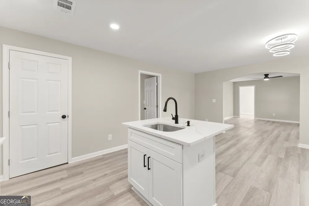 239 E Currahee ST Toccoa, GA 30577