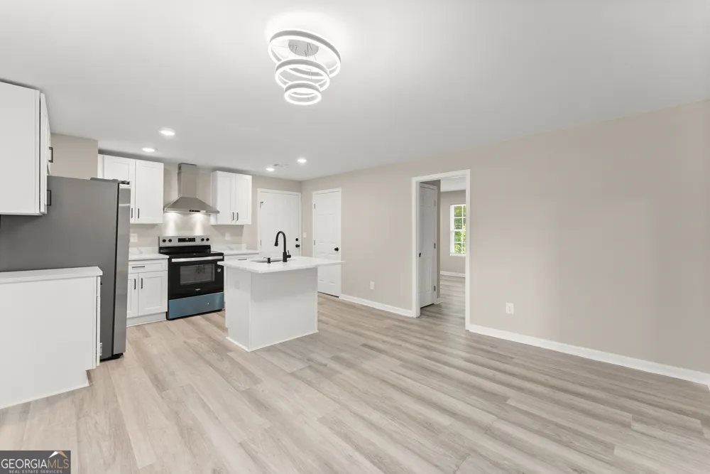 239 E Currahee ST Toccoa, GA 30577