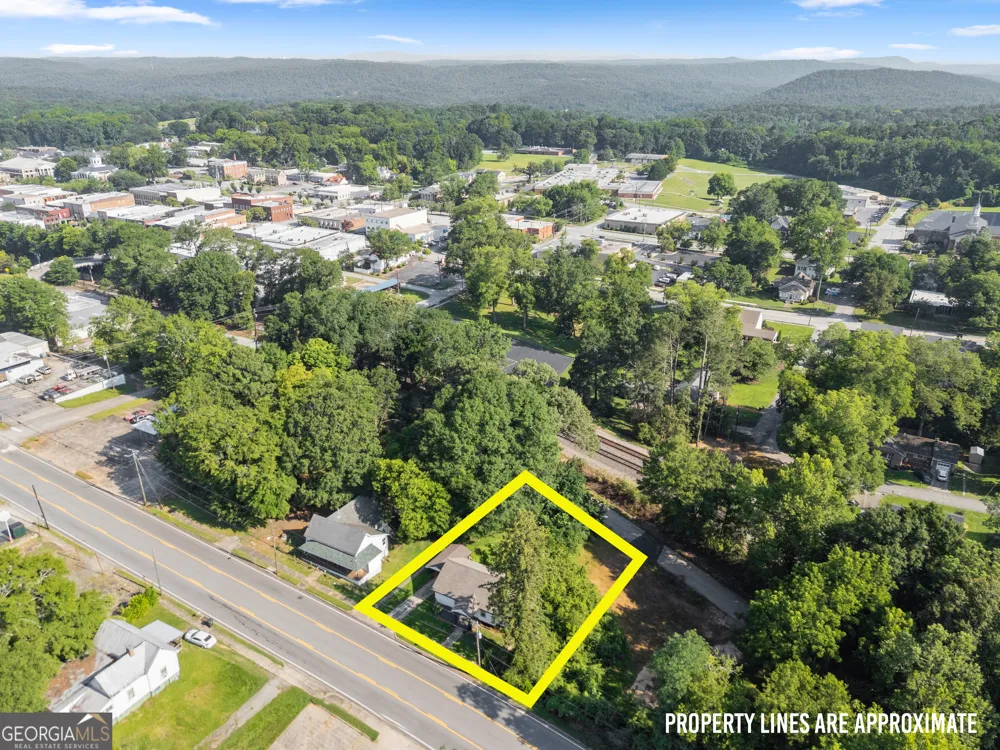 239 E Currahee ST Toccoa, GA 30577