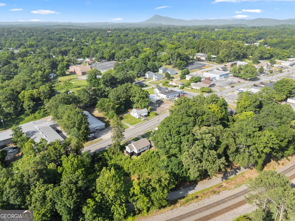 239 E Currahee ST Toccoa, GA 30577