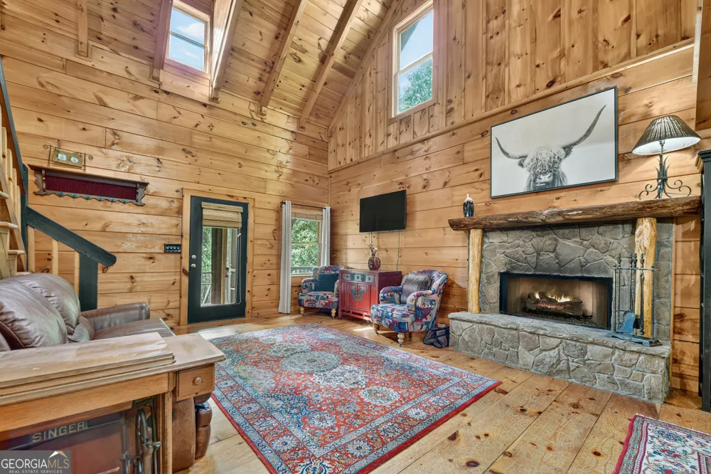 160 Adams CIR Mineral Bluff, GA 30559