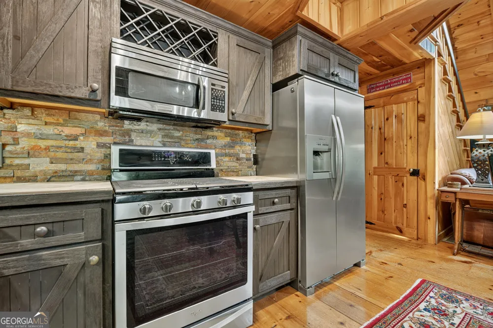 160 Adams CIR Mineral Bluff, GA 30559