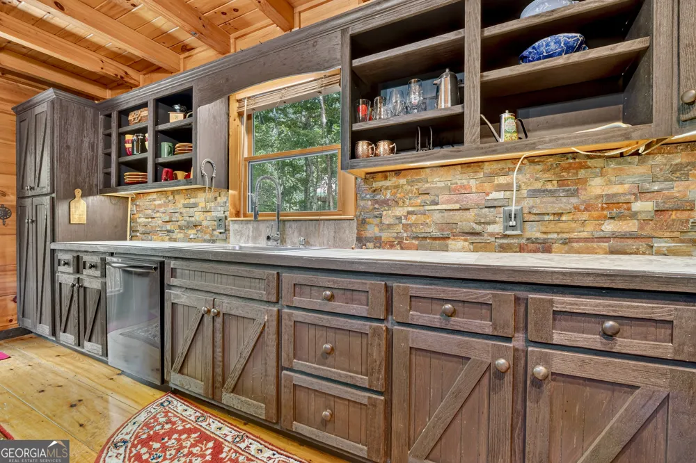 160 Adams CIR Mineral Bluff, GA 30559