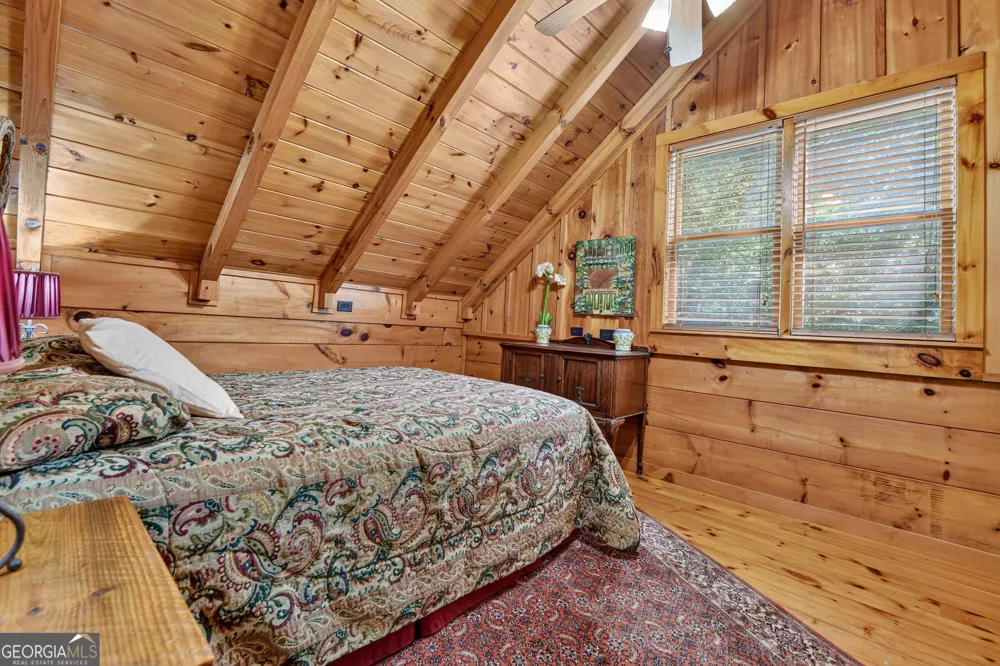 160 Adams CIR Mineral Bluff, GA 30559