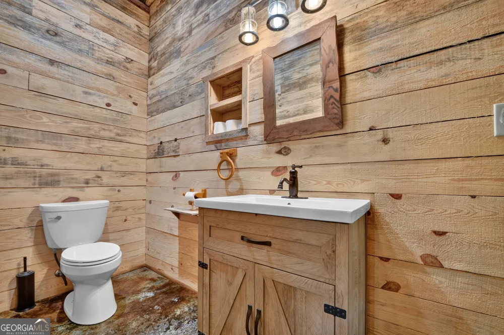 160 Adams CIR Mineral Bluff, GA 30559