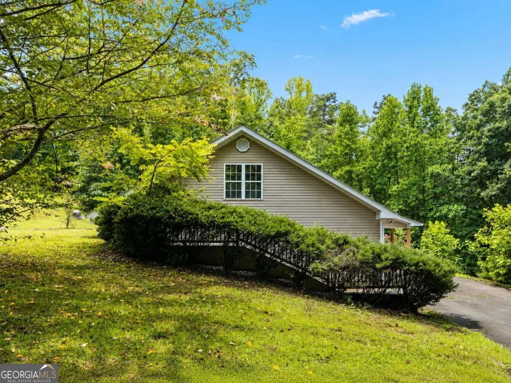 2029 Fletcher DR Ball Ground, GA 30107