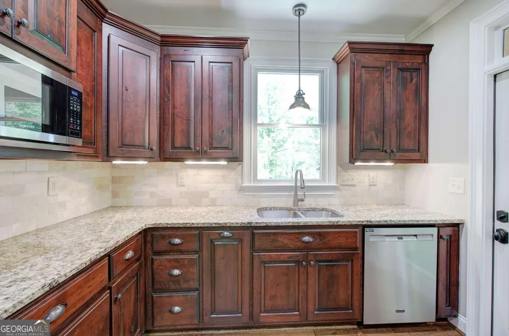 25 Mountain Creek TRL NE Fairmount, GA 30139