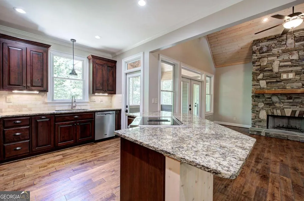 25 Mountain Creek TRL NE Fairmount, GA 30139