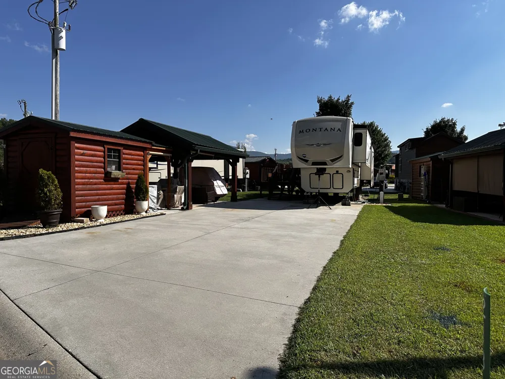 218 Mountain Creek RD Blairsville, GA 30512