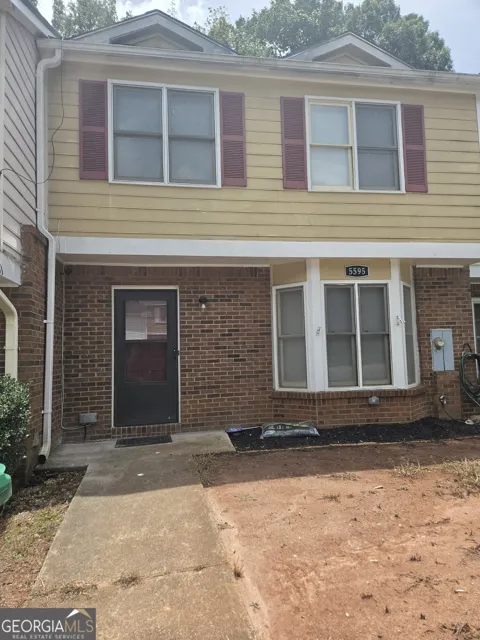 5595 Wells CIR
