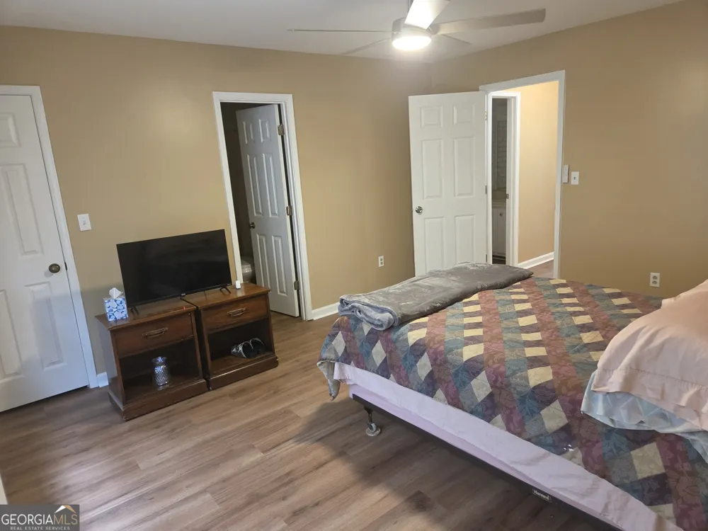 5595 Wells CIR Stone Mountain, GA 30087
