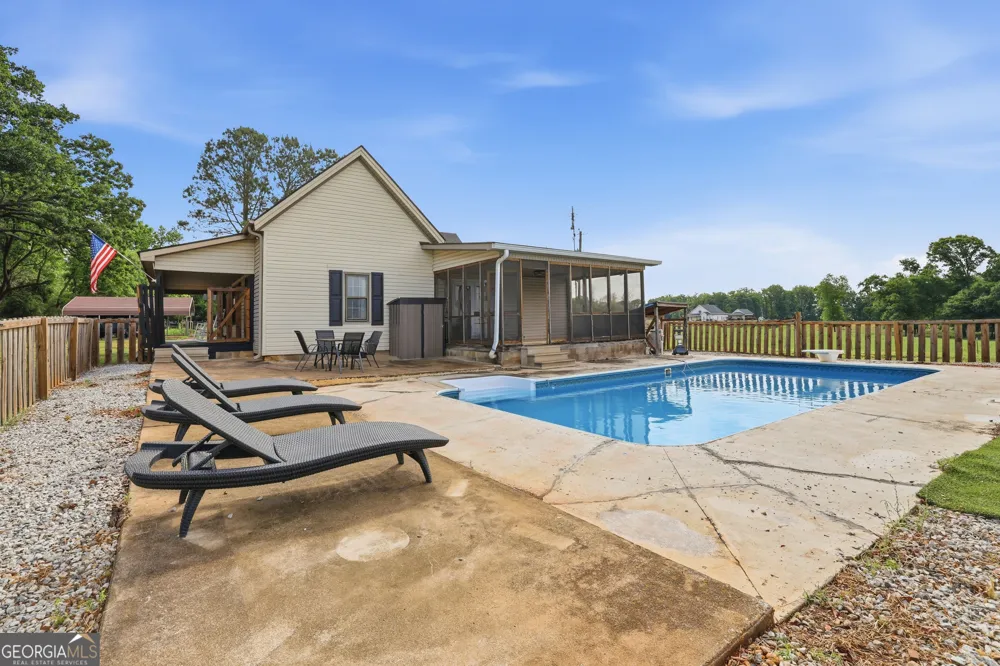 5525 Sandy Cross RD Carnesville, GA 30521