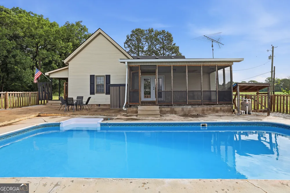 5525 Sandy Cross RD Carnesville, GA 30521