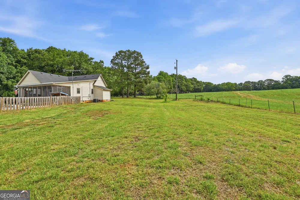 5525 Sandy Cross RD Carnesville, GA 30521