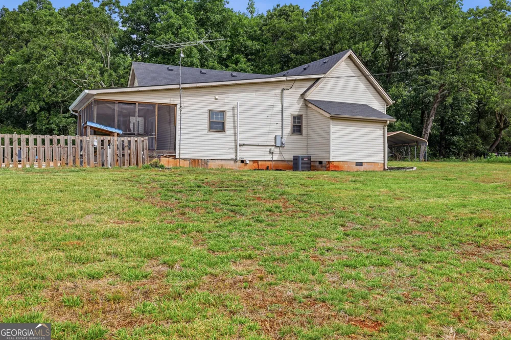 5525 Sandy Cross RD Carnesville, GA 30521