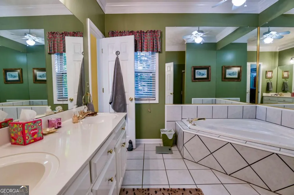 194 Sugar Cane DR Hartwell, GA 30643