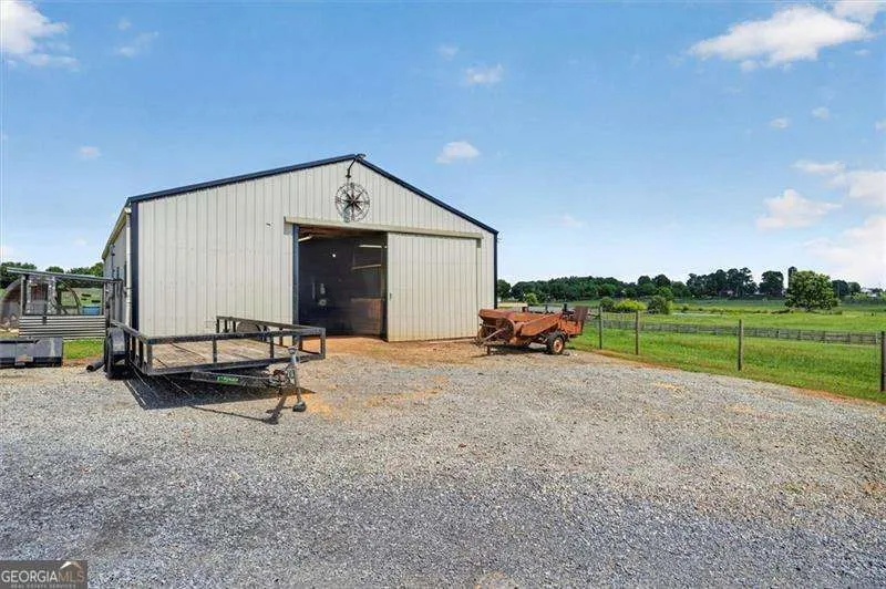 267 Hammond RD SE Calhoun, GA 30701