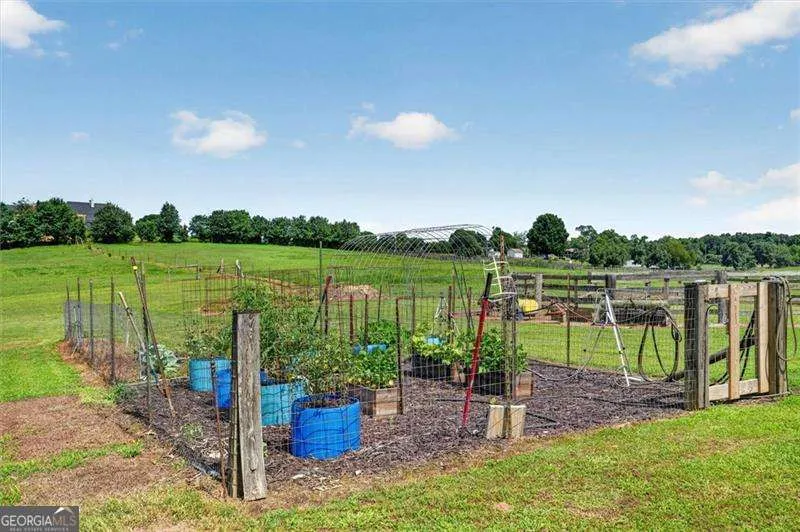 267 Hammond RD SE Calhoun, GA 30701