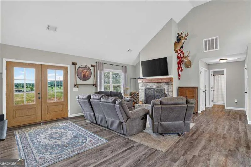 267 Hammond RD SE Calhoun, GA 30701