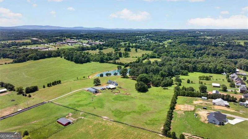 267 Hammond RD SE Calhoun, GA 30701