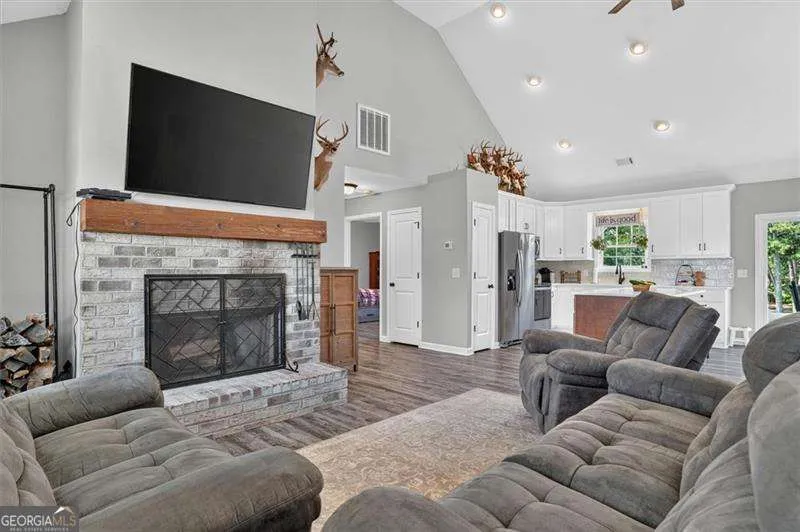267 Hammond RD SE Calhoun, GA 30701