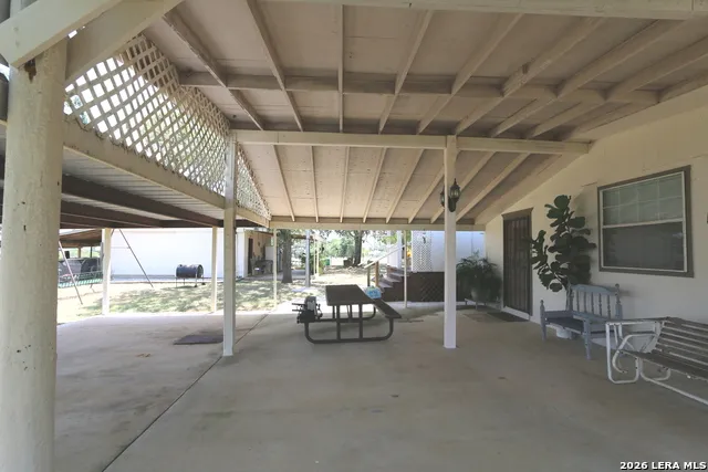1657 County Road 124 Floresville, TX 78114