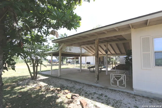 1657 County Road 124 Floresville, TX 78114
