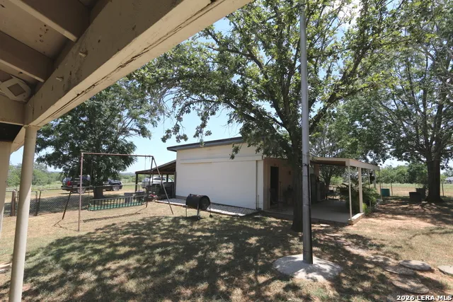 1657 County Road 124 Floresville, TX 78114