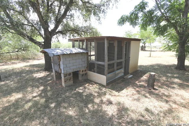 1657 County Road 124 Floresville, TX 78114